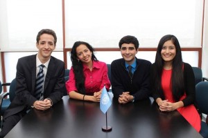 Los cuatro universitarios que finalizaron hoy su participaci�n de dos semanas como delegados juvenil