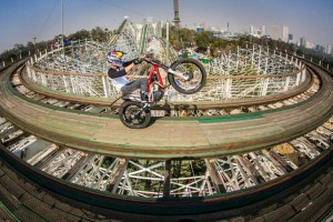 Como parte del Redbull Roller Coaster,  el francs Julien Dupont realiz un viaje por la Montaa Rus