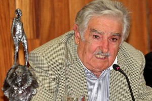 Recibe Mujica presea en Guadalajara
