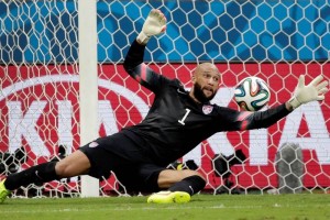 Tim Howard estar� fuera de las canchas por seis semanas en el Everton. 