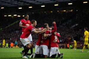 Los jugadores del Manchester celebran uno de sus tres goles