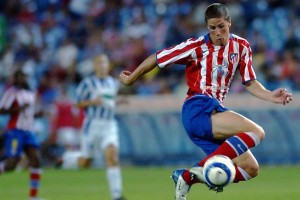 Torres jug su primer partido oficial para el Atltico en el 2001.