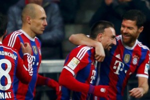 Los jugadores del Bayern Mnich celebran el gol de la victoria 