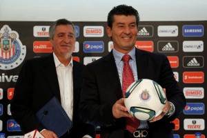 El t�cnico mexicano durante su presentaci�n como estratega del Guadalajara