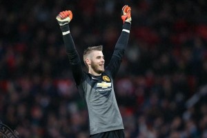 El portero espa�ol celebra la victoria del Manchester United ante el Liverpool
