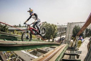 Fue increble recorrer la montaa rusa en moto: Dupont El francs durante su recorrido en la montaa rusa de Mxico