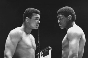 Ali (izquierda) en la pelea donde derrot� a Terrell por el cetro unificado de los pesos pesados. 