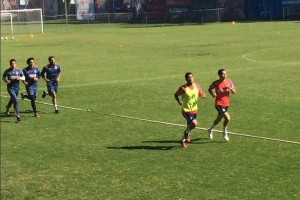 Los jugadores trotan en Verde Valle