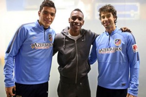 Ra�l Jimenez, Amaranto Perea y Tiago posan para la foto