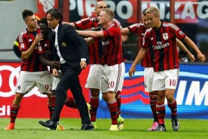 Los jugadores festejan con su entrenador una victoria en el Calcio italiano 