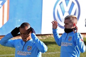 Joao Miranda regres� a los entrenamientos despu�s de estar lesionado 