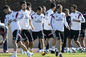 Los jugadores merengues durante el entrenamiento de esta maana