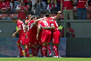 El equipo del Estado de Mxico celebra un gol dentro del Apertura 2014