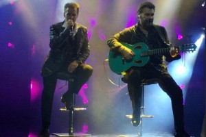 MENSAJE. En su oportunidad y previo a entonar Ensame, Emmanuel dijo a los miles de asistentes que ante los