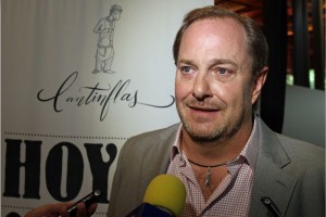 El empresario obsequi� a los peque�os el DVD de la serie animada 