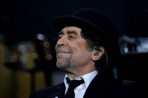 Sabina est bien tras interrumpir concierto en Madrid Anoche, el cantante inici su actuacin emocionado y afirmando que llevaba varios das cuidndose pa