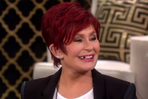 Sharon Osbourne pierde un diente en pleno programa