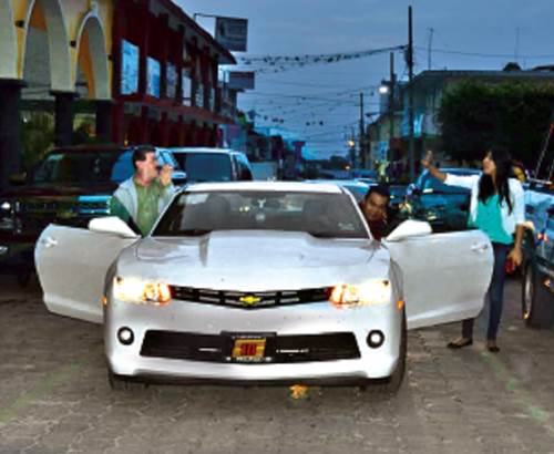 Autos de lujo para municipio ind�gena