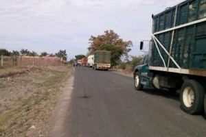 Afines a 'El Americano' bloquean entrada a La Ruana