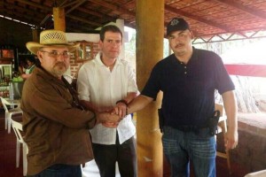 El 28 de agosto, Hip�lito Mora, Alfredo Castillo y 'Sim�n, El Americano' sostuvieron una reuni�n.
