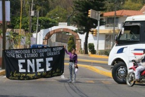 Los estudiantes de la ENEE protestan en rechazo al enfrentamiento ocurrido la madrugada de este domi