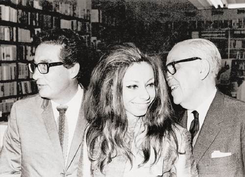 El escritor Octavio Paz, Marie Jo Paz y el editor Arnaldo Orfila, quien en los aos 60 fund la edit