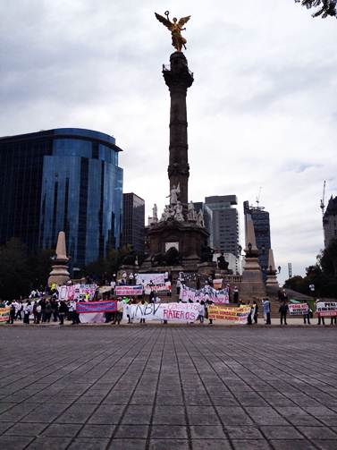 La SSPDF inform� que el grupo de manifestantes defraudados por Ficrea protestaron en el �ngel de la 