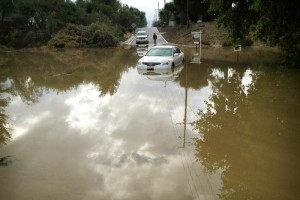 Las autoridades dijeron inicialmente que 14 conductores fueron rescatados por un equipo especial