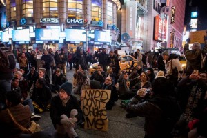 Las protestas estallaron en mltiples lugares de la ciudad despus de que se conociera la decisin d