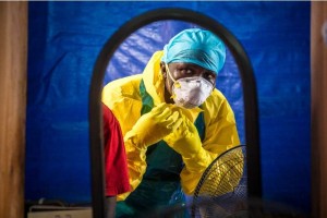 Vigilan a tcnico en EU por posible exposicin al bola La portavoz dijo que otros empleados ya han sido notificados, pero ninguno ha requerido de monitoreo