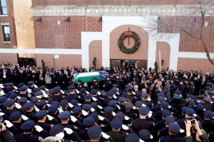 La ceremonia en memoria del agente Rafael Ramos se realiz en la Iglesia del Tabernculo de Cristo e