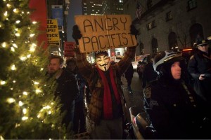 Al marchar en la zona media de Manhattan, a la altura de la suntuosa Quinta avenida, los manifestant