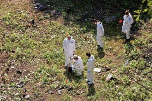 Expertos de la PGR recabaron pruebas en un basurero localizado en el municipio de Cocula, Guerrero, 