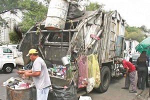 Los vehculos que recogen los desperdicios en 14 delegaciones son obsoletos, de las mil 680 unidades