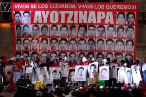 Tras la marcha de activistas y familiares de los normalistas de Ayotzinapa, padres de los jvenes de