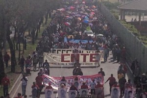 Avanzan manifestantes por Zaragoza rumbo al Zcalo