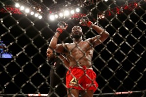 Jones se impuso a Daniel Cormier por la decisi�n un�nime.