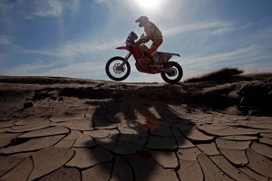 El espa�ol Joan Barreda (Honda) aument� su ventaja en un minuto y 56 segundos sobre su compatriota C