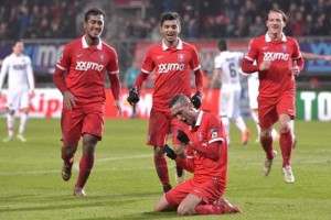 Corona apareci� en el once inicial del Twente. 