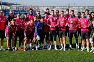Cristiano Ronaldo y sus compa�eros posaron para la foto con el Bal�n de Oro 2014