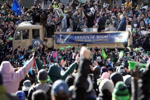 El futbol que aman en Estados Unidos Los aficionados de Seattle reciben a su equipo despus de ganar el Super Bowl XLVIII