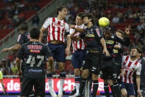 Chivas logr salvar un punto del estadio Omnilife