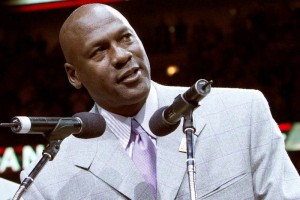 El ex basquetbolista en la ceremonia de honor con los bulls de Chicago