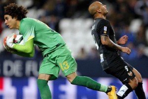 Guillermo Ochoa durante el partido del M�laga vs. Levante