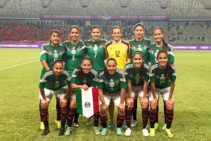 La portera Pamela Tajonar y la delantera Charlyn Corral fueron clave para conservar un punto. 