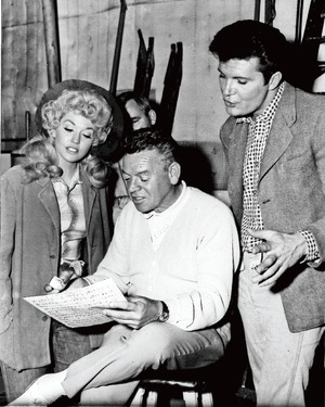 Muere Donna Douglas, Elly May en <i>The Beverly Hillbillies</i> Muere Donna Douglas, Elly May en <i>The Beverly Hillbillies</i>
