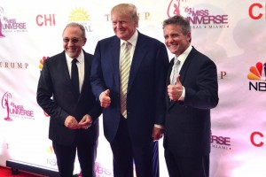 Estefan libertad de Cuba que una cubana en Miss Universo De izquierda a derecha, el msico y productor cubano Emilio Estefan, Donald Trump y el alcalde de Do