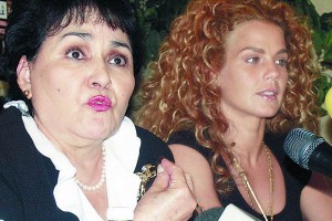 Niurka pide perdn de rodillas a Carmen Salinas Niurka pide perdn de rodillas a Carmen Salinas