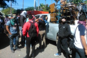 Encapuchados desalojaron las Oficinas Centrales de Educaci�n P�blica de Chilpancingo