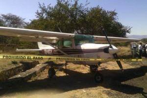 La avioneta qued sobre el asfalto, pero pudo ser orillada por sus tripulantes